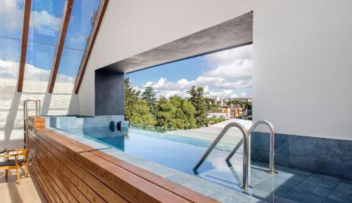 One-Bedroom Apartment with Balcony