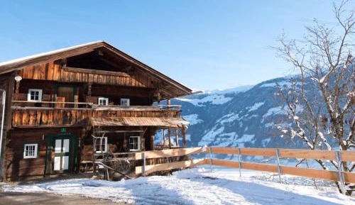 Traditional Three-Bedroom Apartment - Split Level
