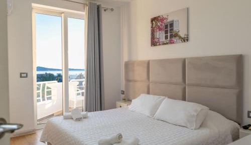 Deluxe Double Room with Balcony and Sea View