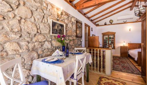 One-Bedroom Holiday Home