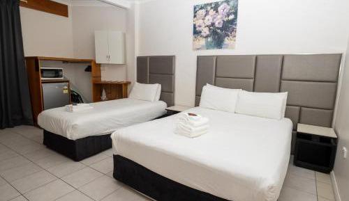 Queen Room with Single Bed