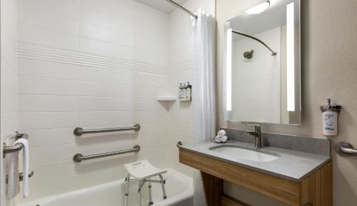 King Studio Suite with Bath Tub - Mobility Access