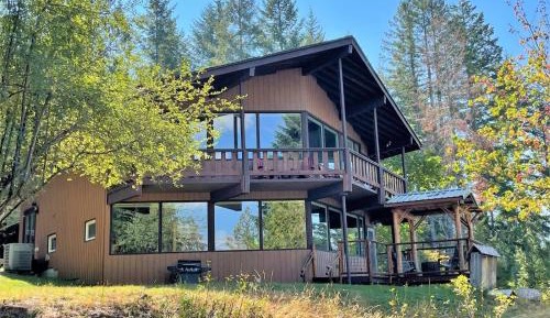 Three-Bedroom Holiday Home 