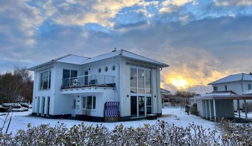 Three-Bedroom Holiday Home 