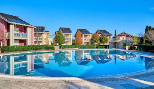 Apartment with Pool View 