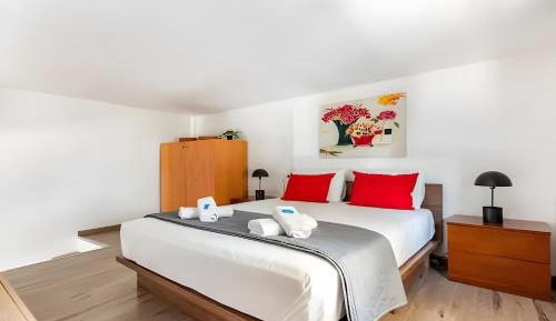 Superior One-Bedroom Apartment