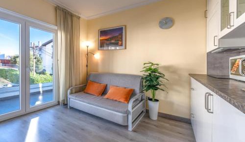Queen Room with Pool View