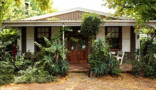 Apartment with Mountain View