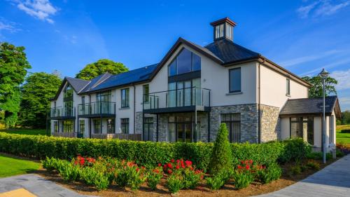 Villa with Garden View