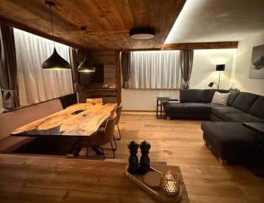 Three-Bedroom Superior Apartment 