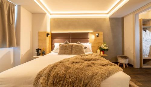 Suite with Mountain View