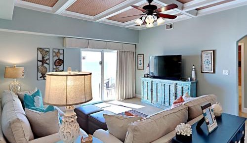 Three-Bedroom Apartment with Ocean View