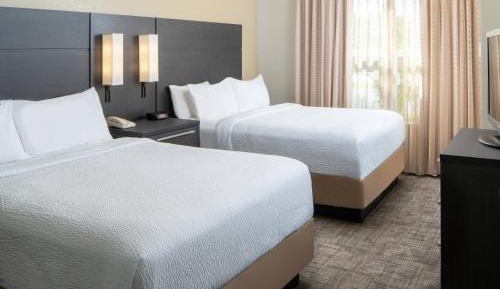 One-Bedroom Queen Suite