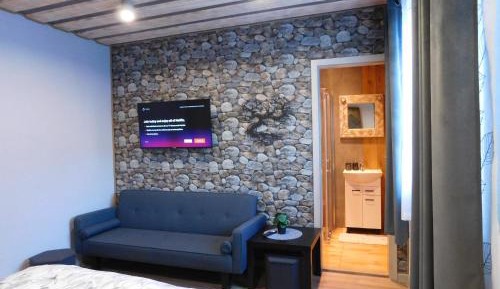 Deluxe Double Room (2 Adults + 1 Child)