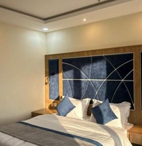 Deluxe Room (2 Adults + 1 Child)