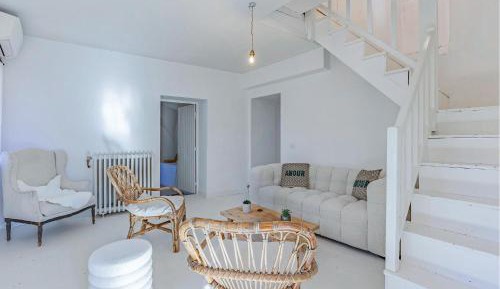Eleven-Bedroom Holiday home