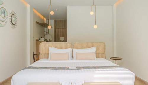Deluxe Room (2 Adults + 1 Child)