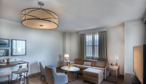 Executive Suite, 1 Bedroom Executive Suite, 1 King, Sofa bed