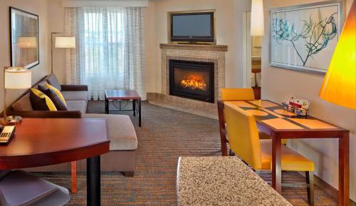 One-Bedroom Suite with Fireplace