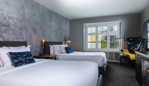Larger Guest room, 2 Queen, Urban view
