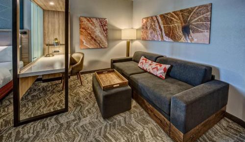 King Suite with Tub - Mobility/Hearing Accessible