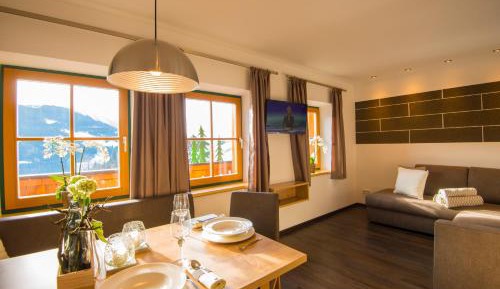 Apartment with Mountain View