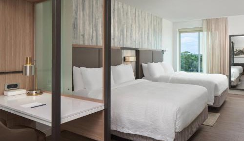 Suite with 2 Queen Trundle Beds 