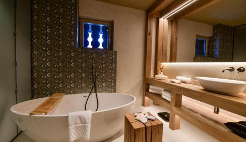 Deluxe Junior Suite with Bath