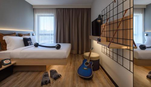 Queen Room with City View