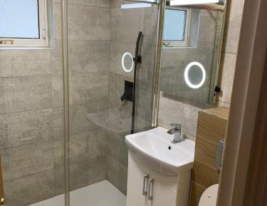 Deluxe Double Room (2 Adults + 1 Child)