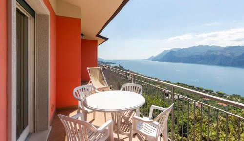 Apartment with Lake View