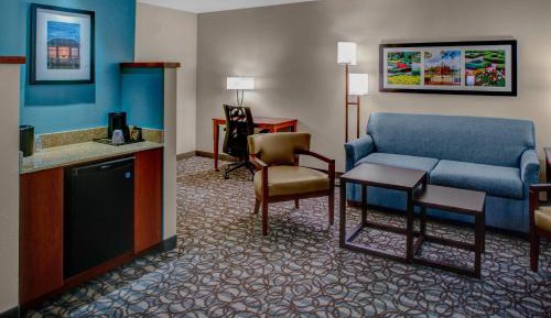 Queen Room with Sofa Bed - River View