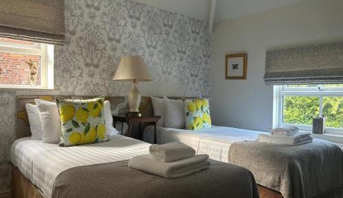 Double or Twin Room with Private Bathroom