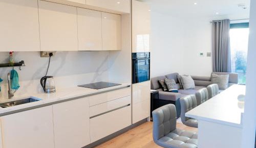 Three-Bedroom Apartment with Balcony