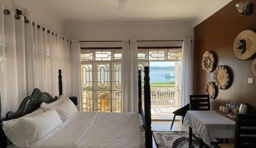 Deluxe Double Room with Balcony and Lake View