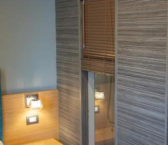 Queen Room with Spa Bath