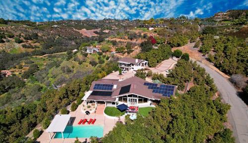 Villa with Garden View