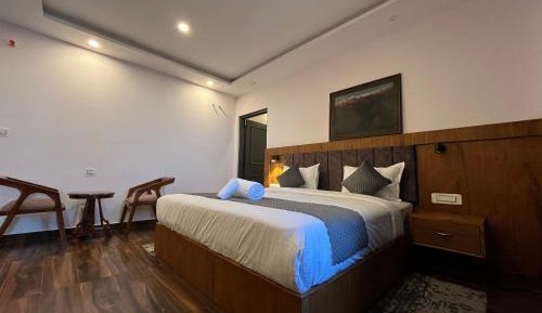 Family Room with Mountain View