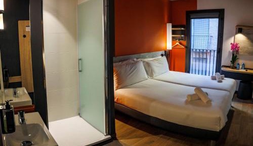 Standard Twin Room with Zip Beds