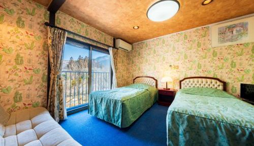 Superior Twin Room with Shared Bathroom