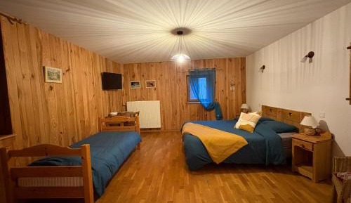 Deluxe Room (2 Adults + 1 Child)