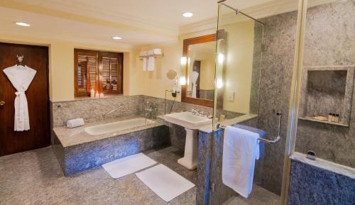 Deluxe Allure Suite - Double Bed