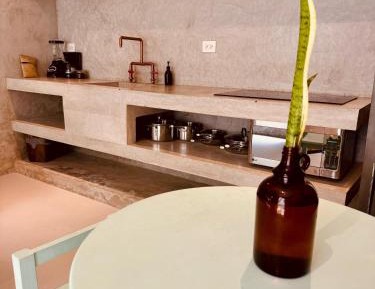 One-Bedroom Apartment Poolside