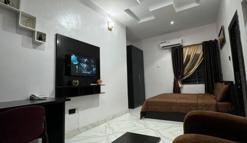 Deluxe Studio