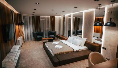 One-Bedroom Apartment with Balcony