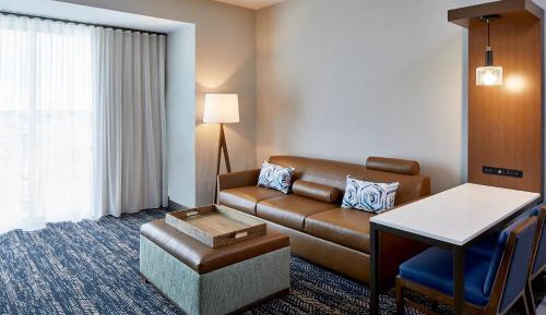 1 Bedroom Suite, 1 King, Sofa bed, Balcony