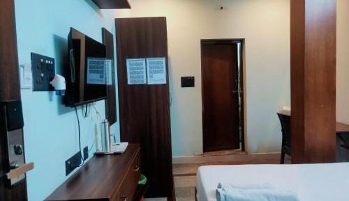 Deluxe Room (2 Adults + 1 Child)