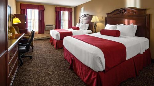 Queen Room with Two Queen Beds and City View - Non Smoking