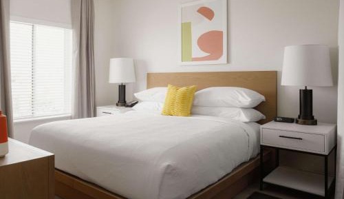 One Bedroom Suite Hearing Accessible - King Bed