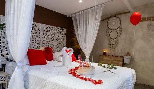 Suite with Hot Tub